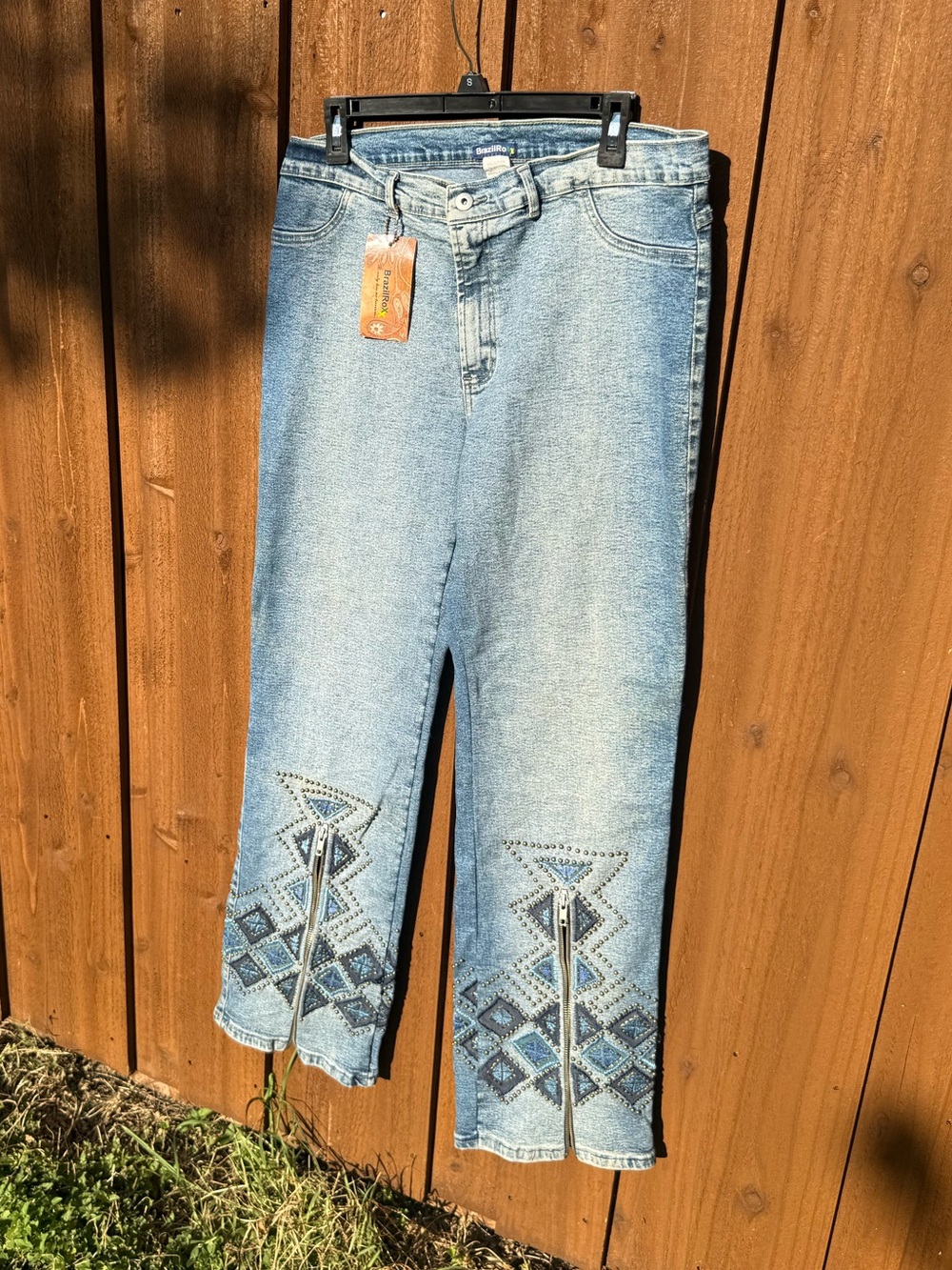 Women's Light Wash Embroidered Crop Jeans